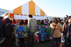 平成24年12月8日 おもちゃ団地チャリティバザール01 平成24年12月8日 おもちゃ団地チャリティバザール01